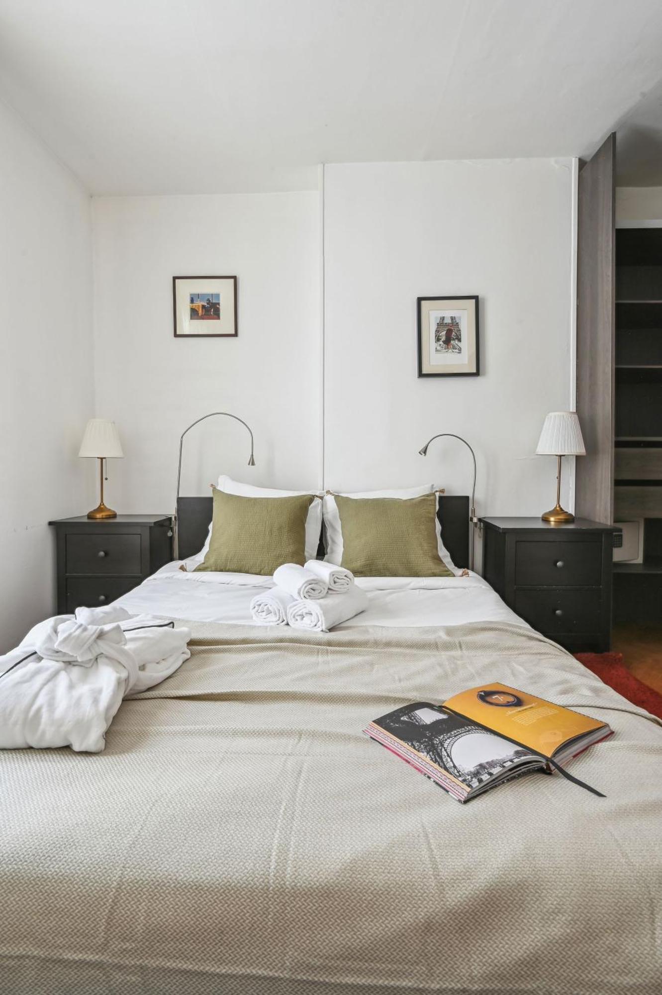Eiffel Tower & Des Invalides - 1br - Cityapartmentstay *