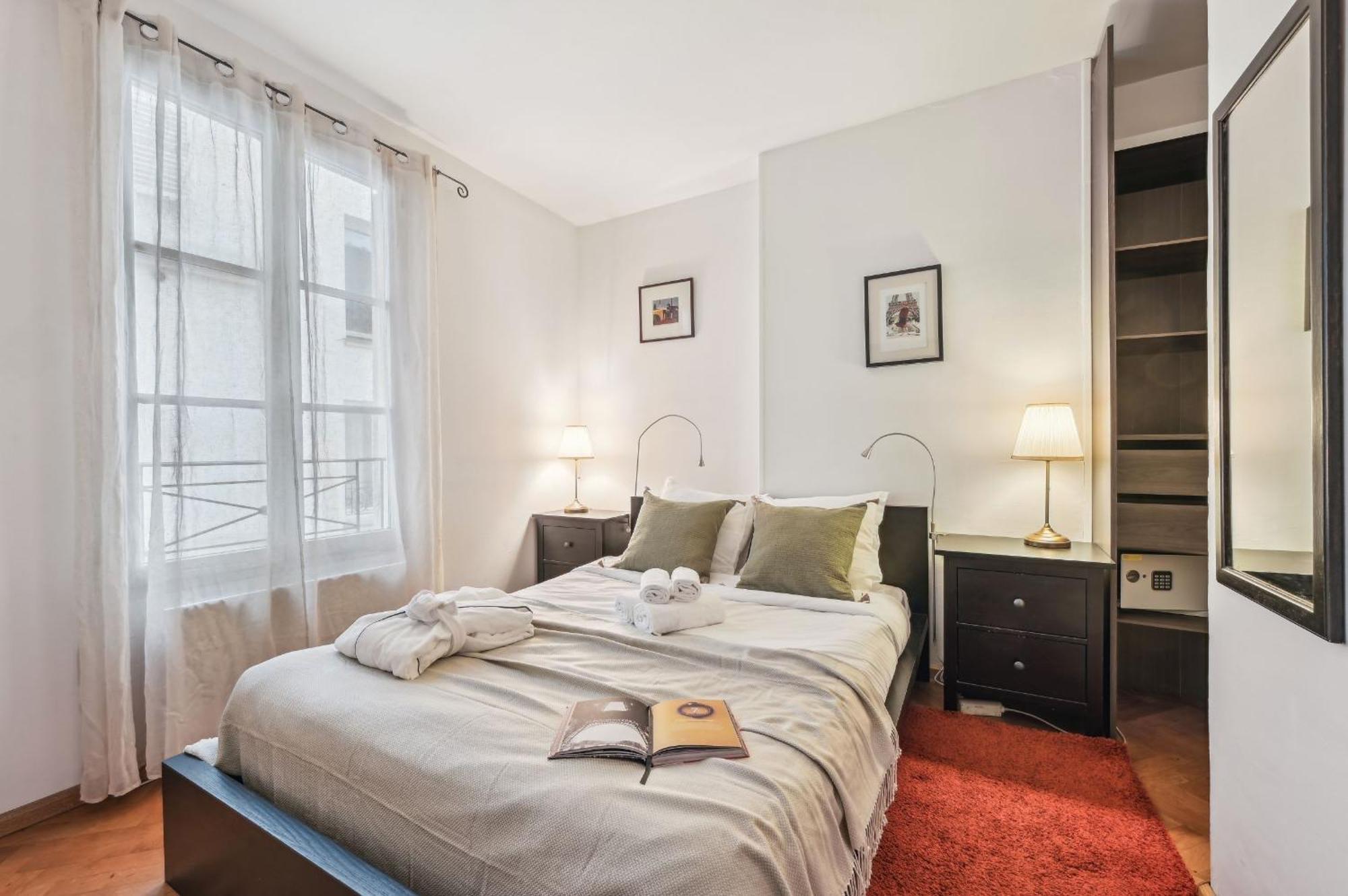 Eiffel Tower & Des Invalides - 1br - Cityapartmentstay