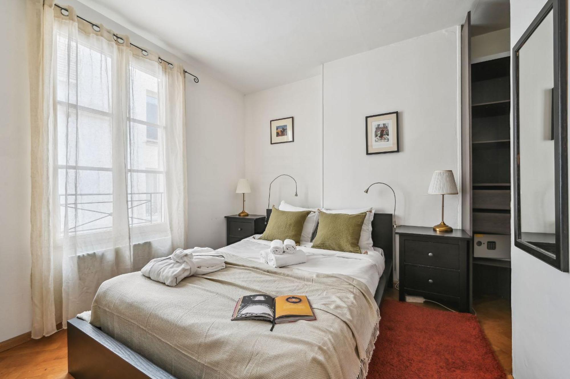 Eiffel Tower & Des Invalides - 1br - Cityapartmentstay Paris