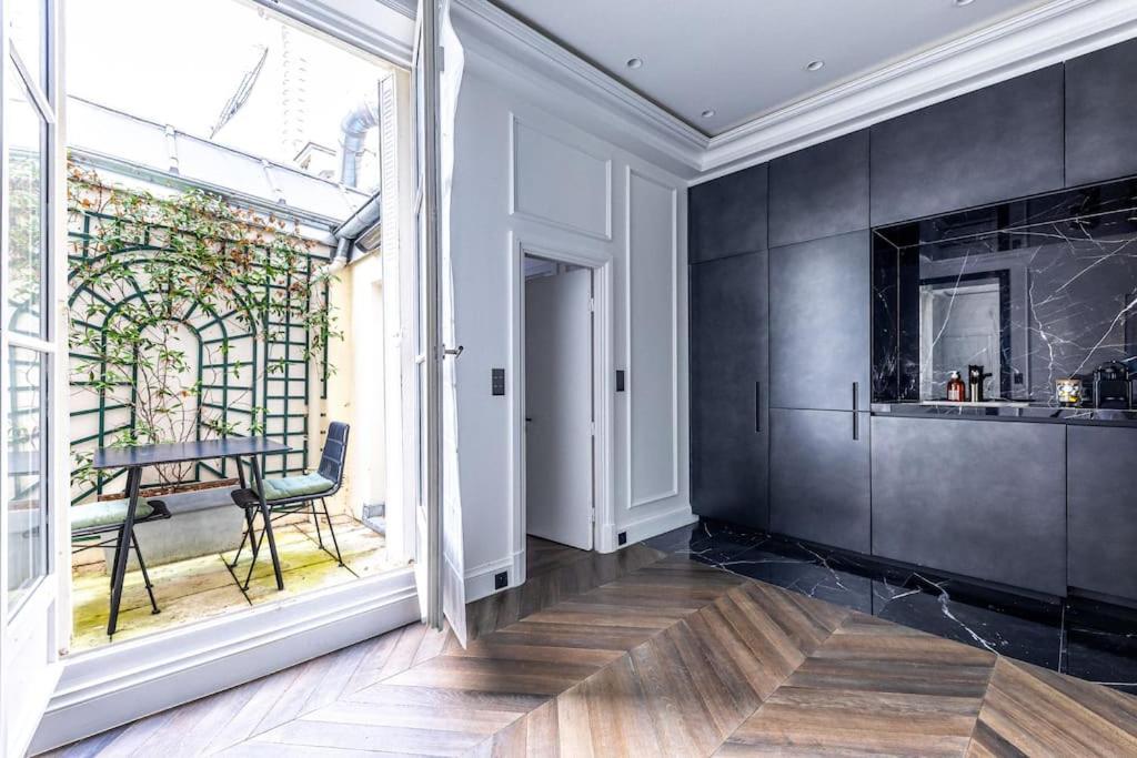 Apartment Elysees Gem 2-bedroom Paris