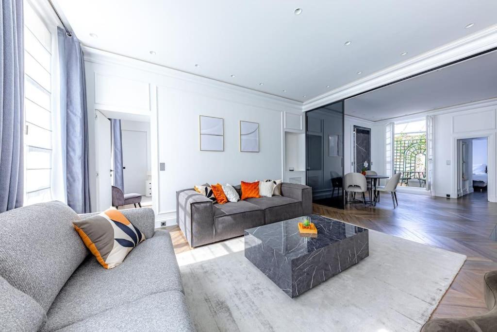 Elysees Gem 2-bedroom Paris