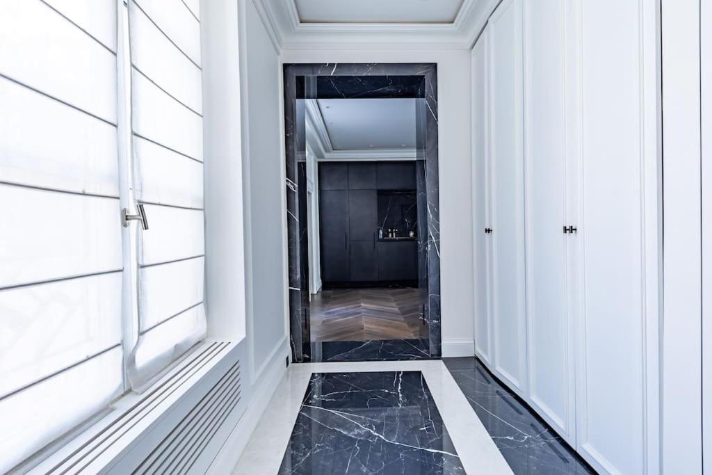 Elysees Gem 2-bedroom Apartment