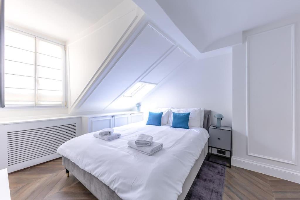 Elysees Gem 2-bedroom Apartment *