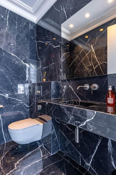 Apartment Elysees Gem 2-bedroom Paris