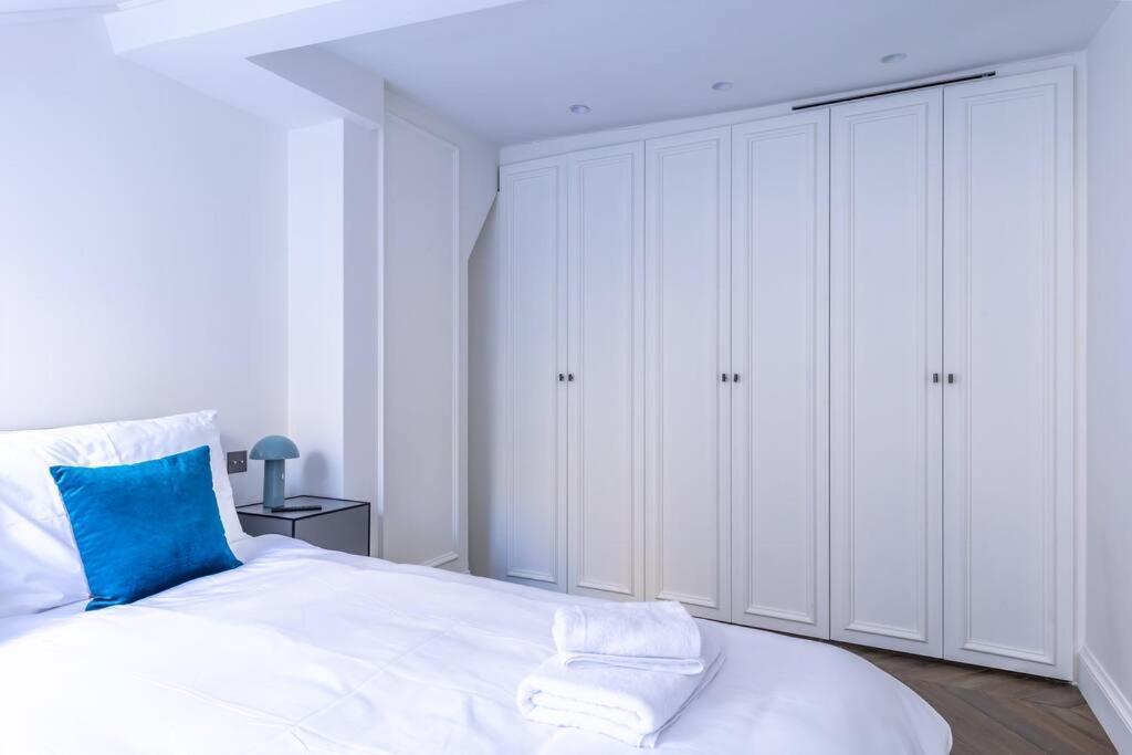 Elysees Gem 2-bedroom *