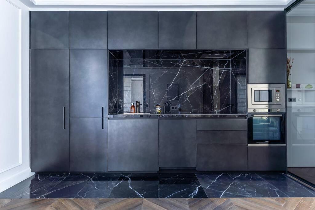 Apartment Elysees Gem 2-bedroom Paris