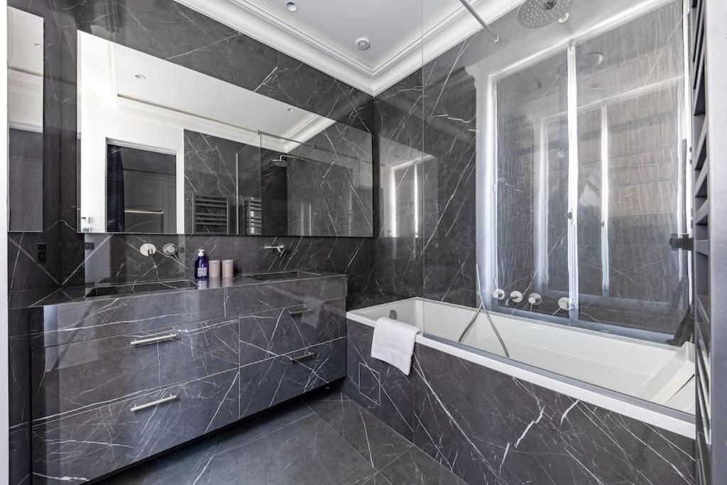 Elysees Gem 2-bedroom * Paris