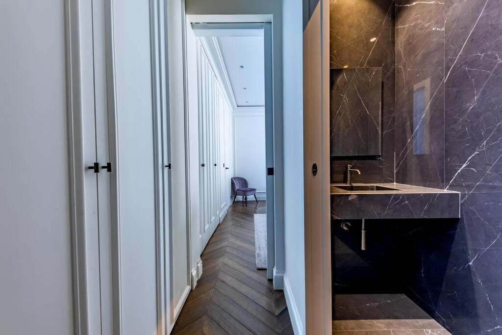 Elysees Gem 2-bedroom *