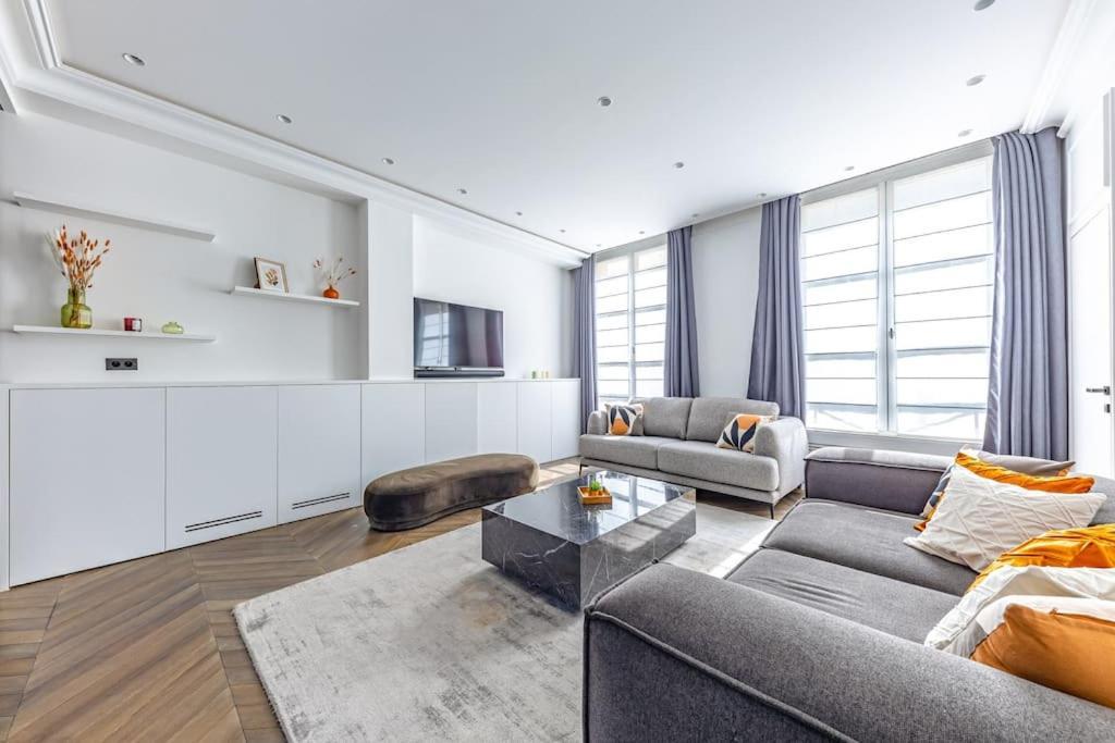 Elysees Gem 2-bedroom Apartment