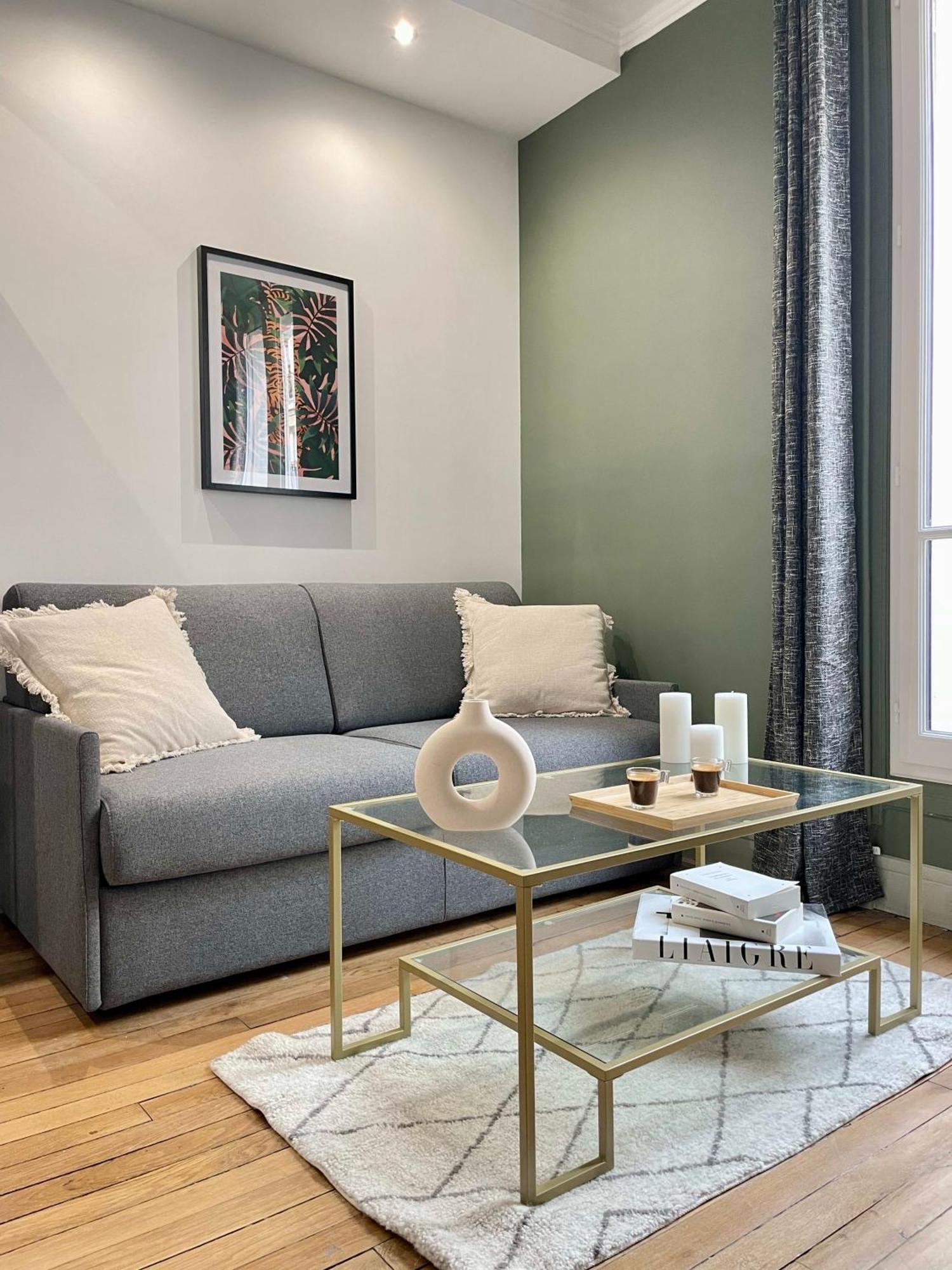 Eiffel Tower Stylish Retreat Paris