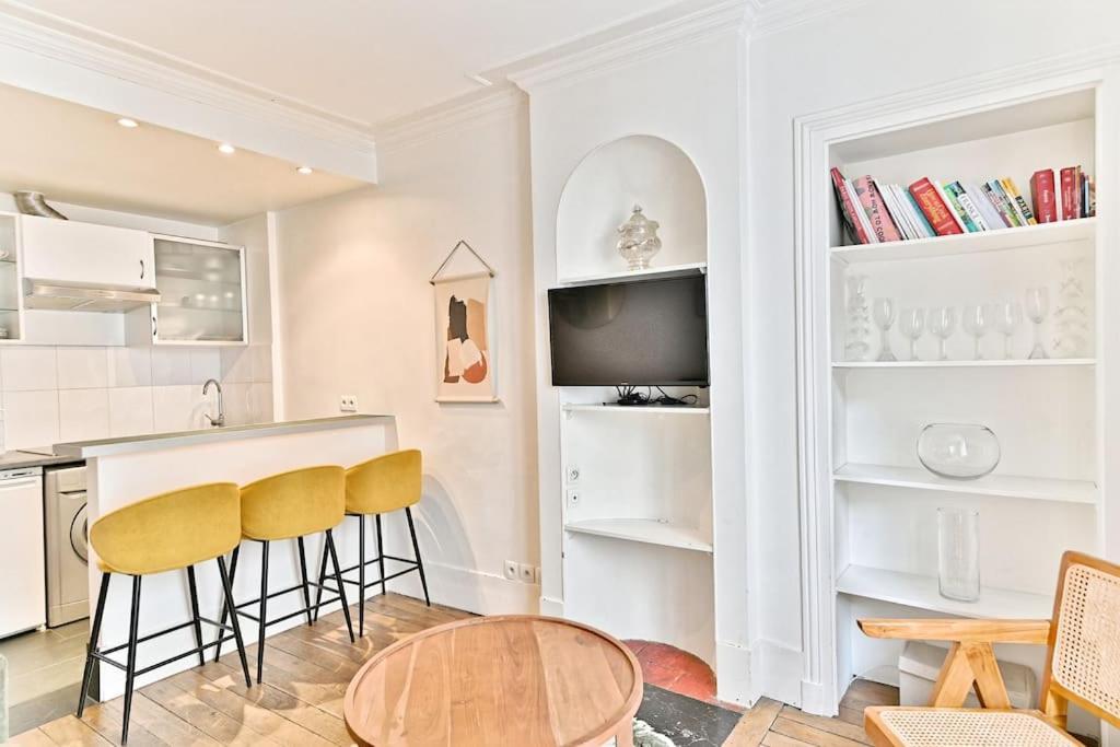 Chic #eiffeltower #champdemars -v Appartement