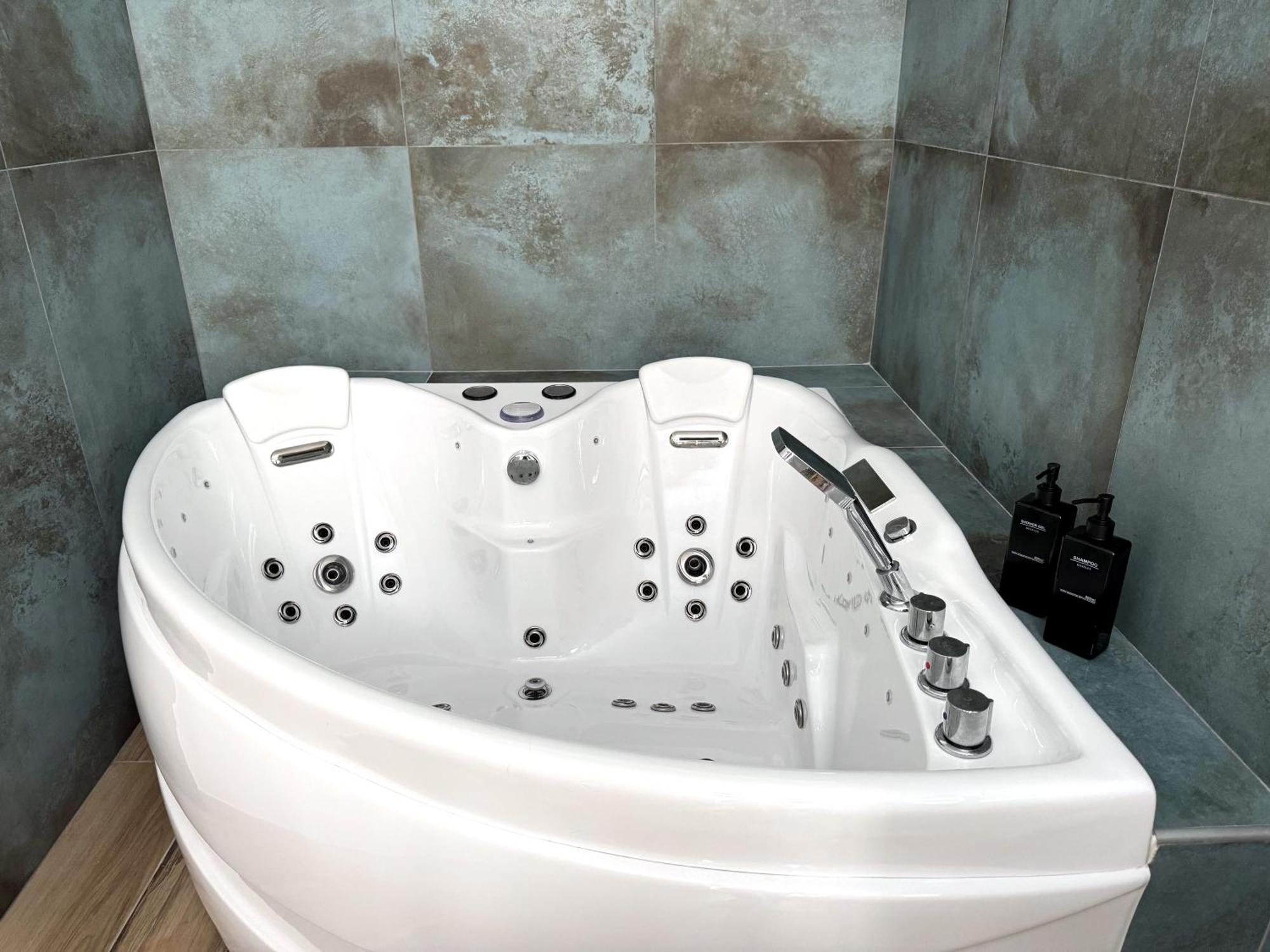 Appartement Marais 2 2 Salles De Bain - Jacuzzi ! *