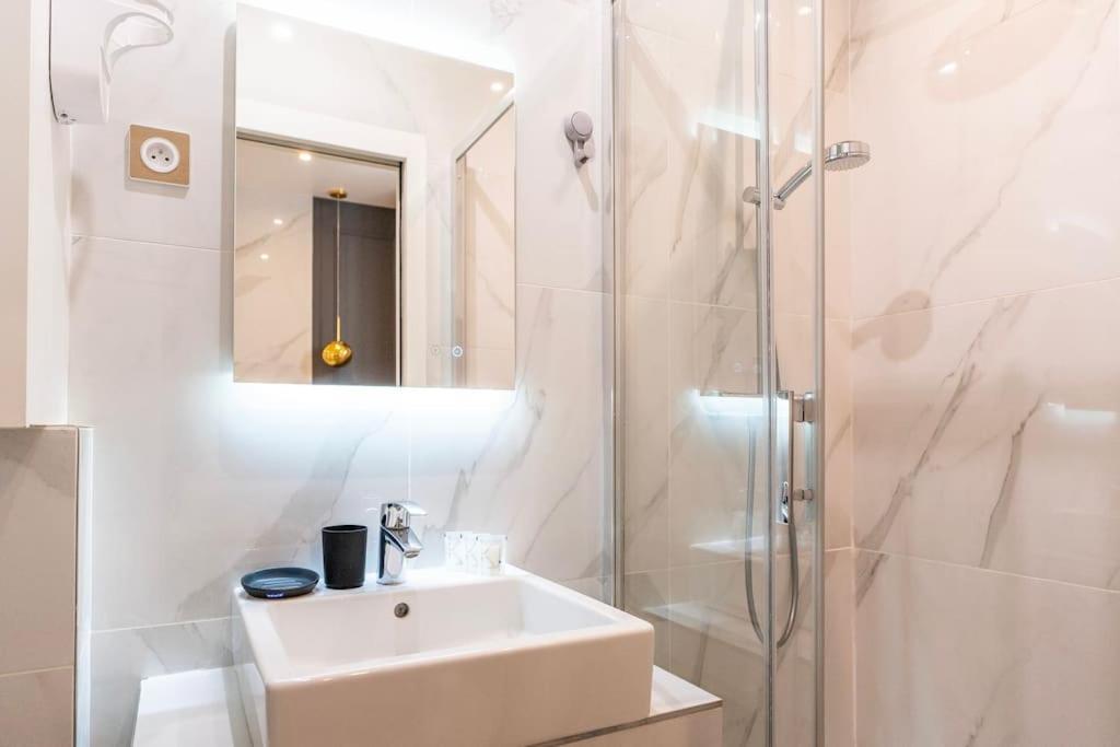 Apartment Luxurious With Stylish Design And Comfort - 105 *