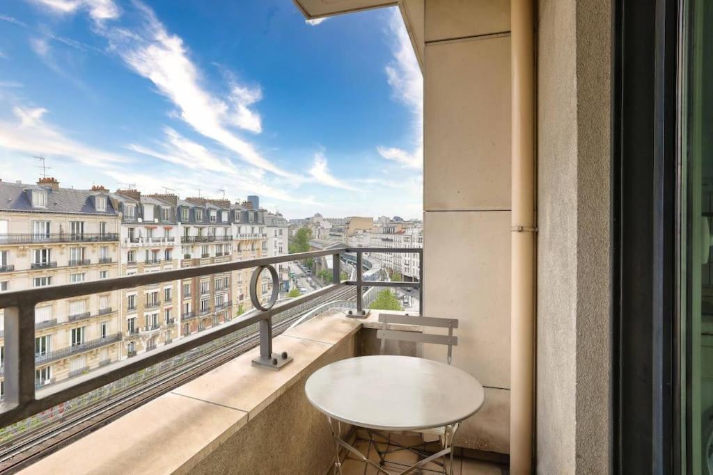 Superbe T2 Avec Balcon Vue Sur La Tour Eiffel * Paris