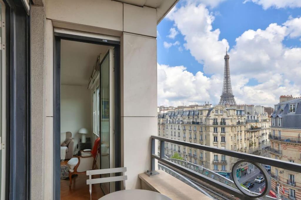 Superbe T2 Avec Balcon Vue Sur La Tour Eiffel * Paris