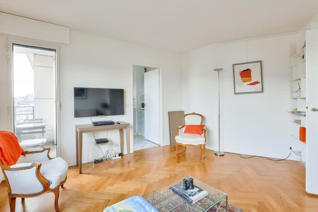 Superbe T2 Avec Balcon Vue Sur La Tour Eiffel Apartment