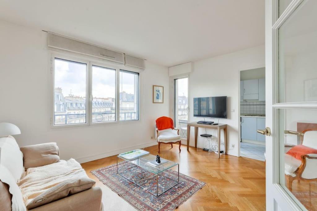Superbe T2 Avec Balcon Vue Sur La Tour Eiffel Apartment