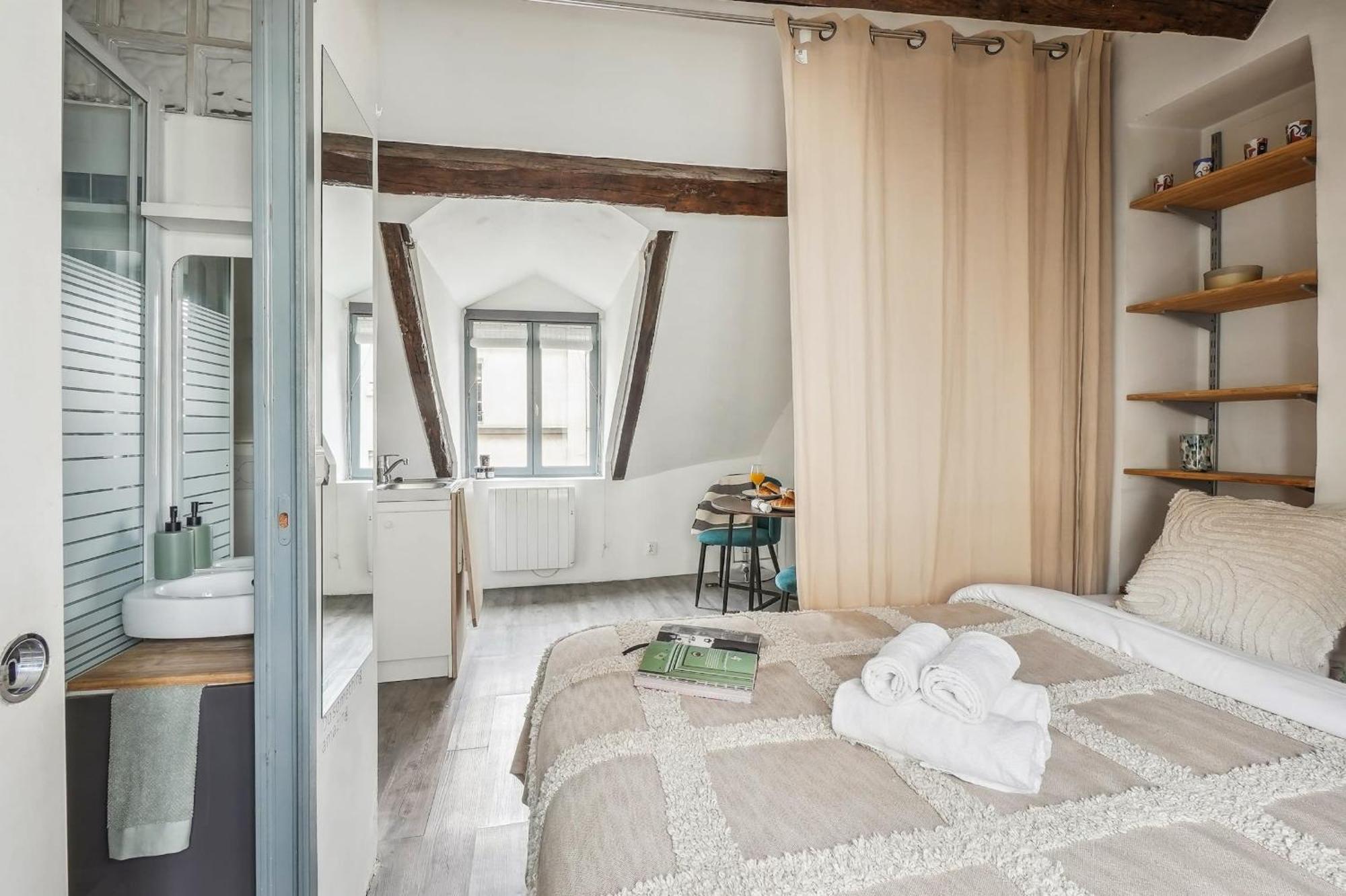 Apartment Place Des Vosges & Le Marais - Cityapartmentstay *