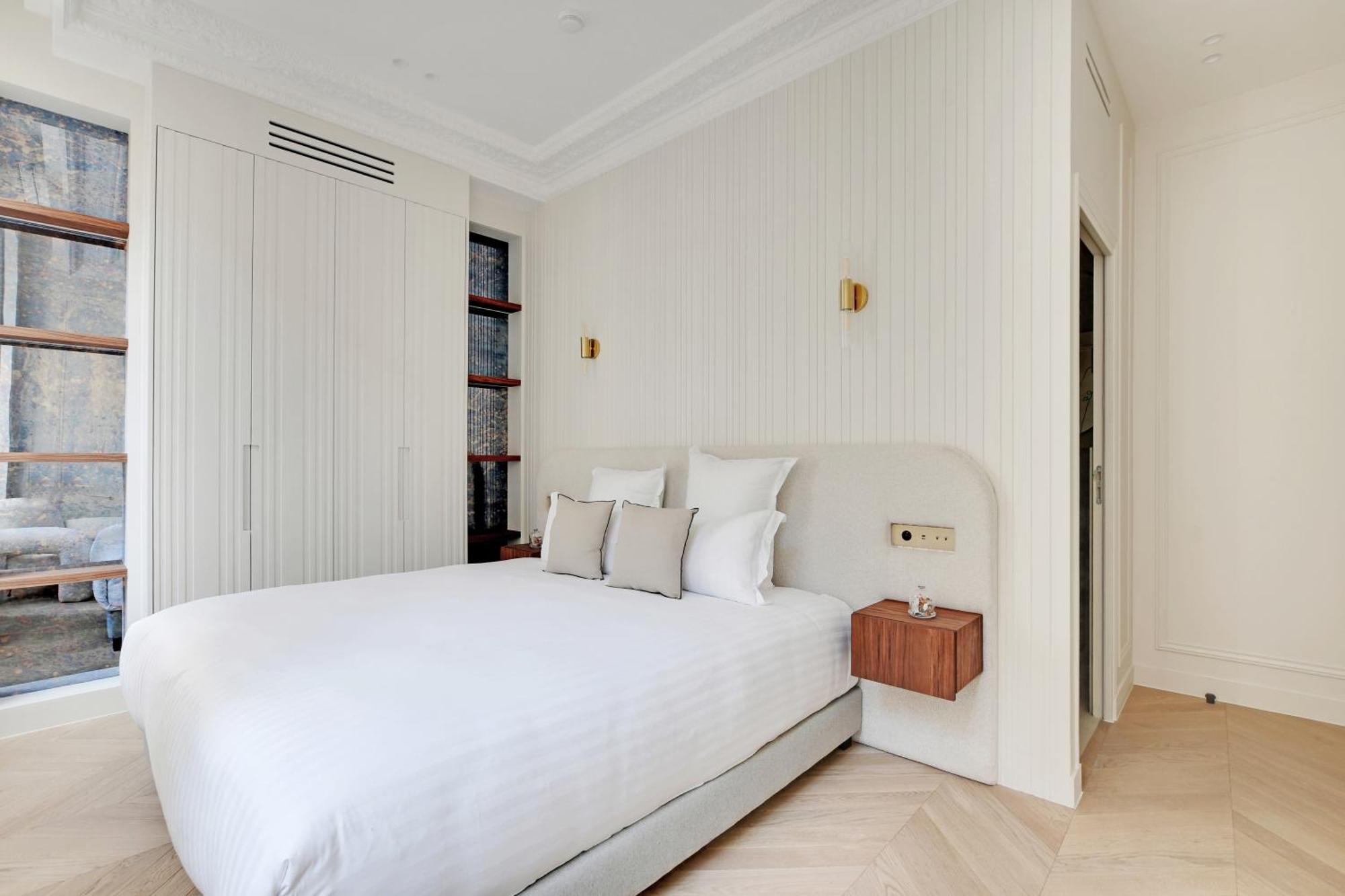 Maison Galante's With Services In La Madeleine - Opera *