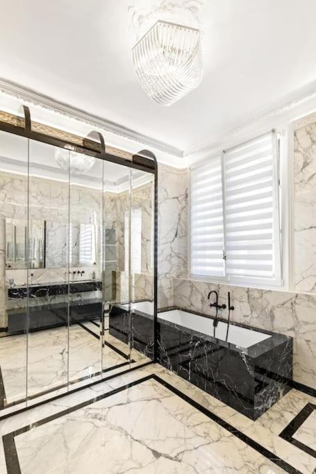 Apartment Magnifique A Arc De Triomphe 264 M2