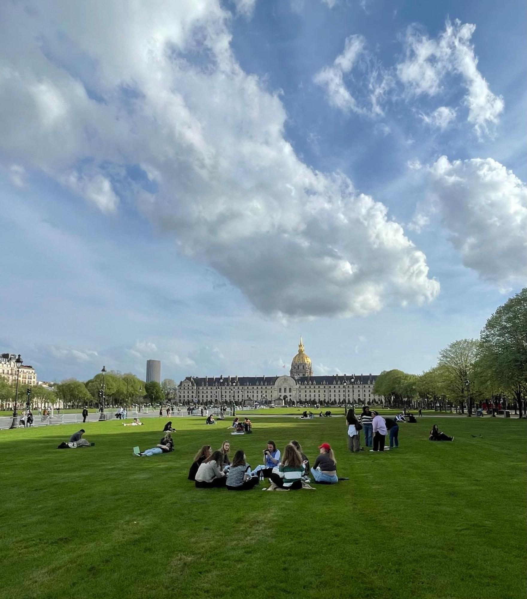 Lucky - Amelie & Eiffel - Tax Returned Paris
