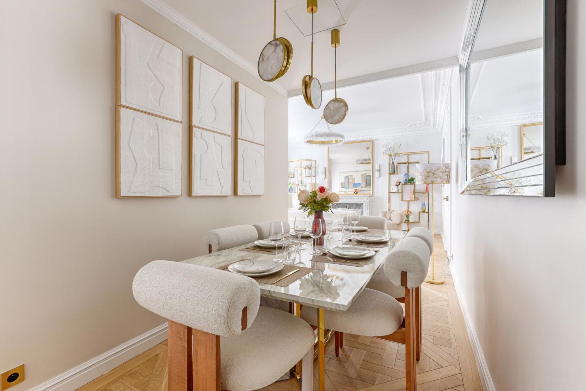 Elegant Luxury For 6 On Champs-elysees Paris