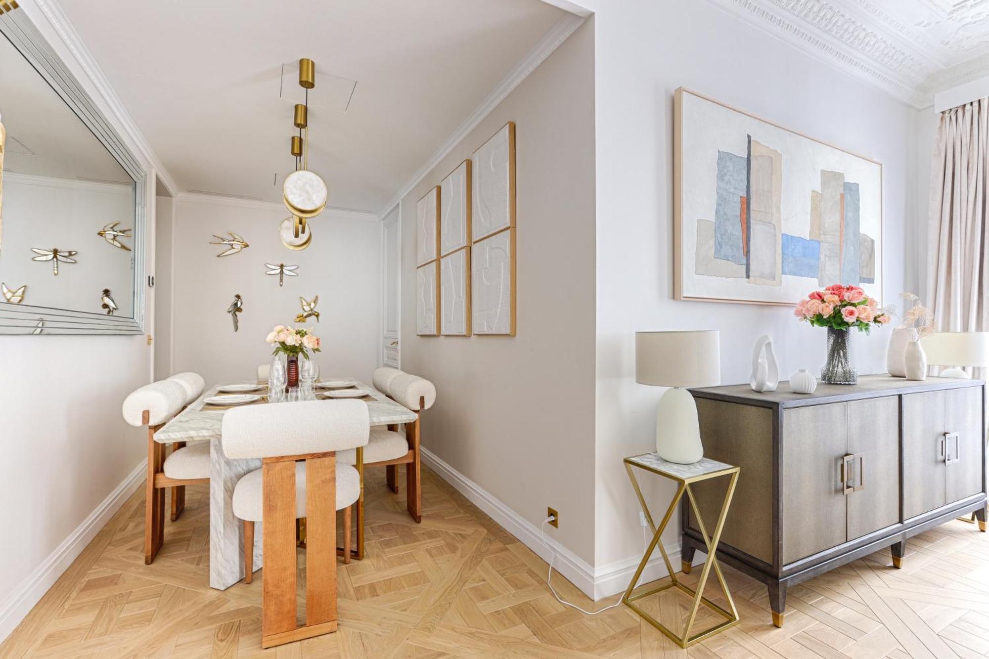 Elegant Luxury For 6 On Champs-elysees * Paris