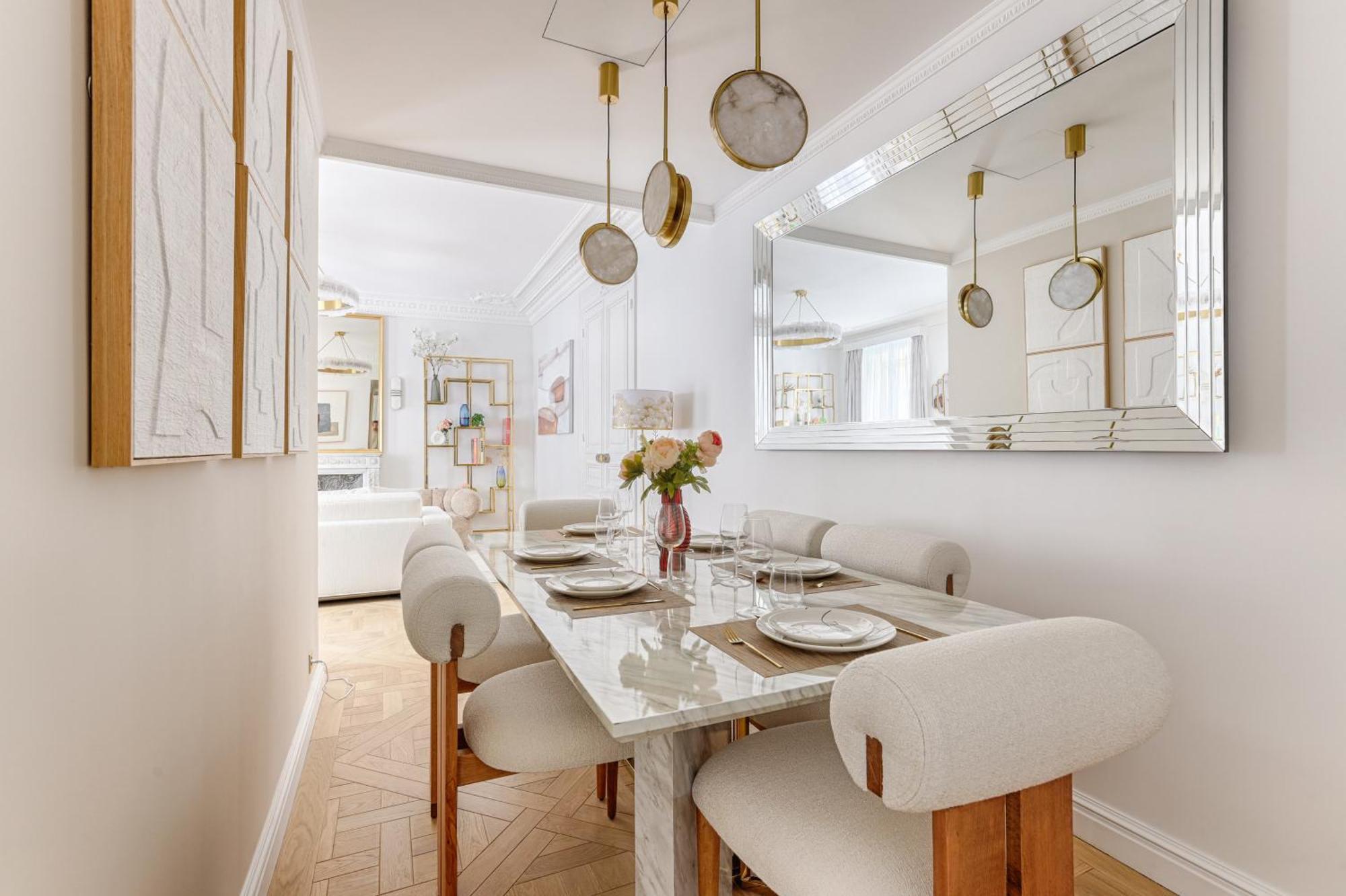Apartment Elegant Luxury For 6 On Champs-elysees Paris