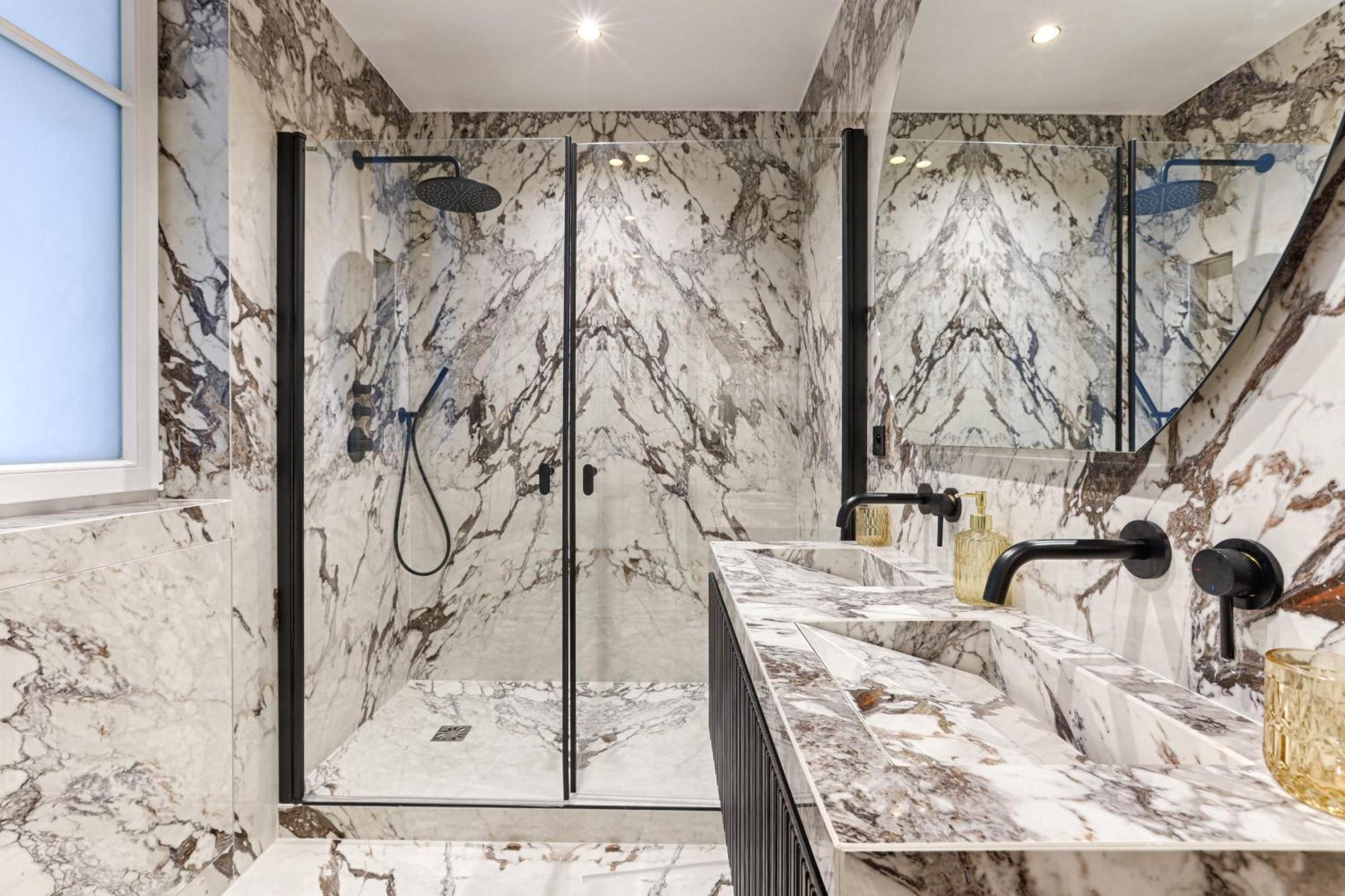 Elegant Luxury For 6 On Champs-elysees *