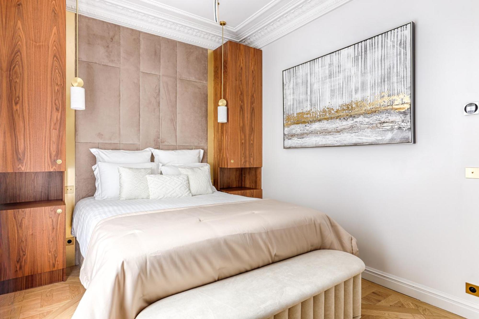 Elegant Luxury For 6 On Champs-elysees Paris