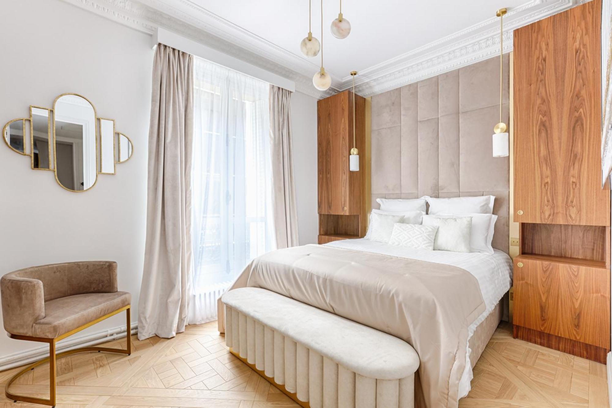 Elegant Luxury For 6 On Champs-elysees Apartment
