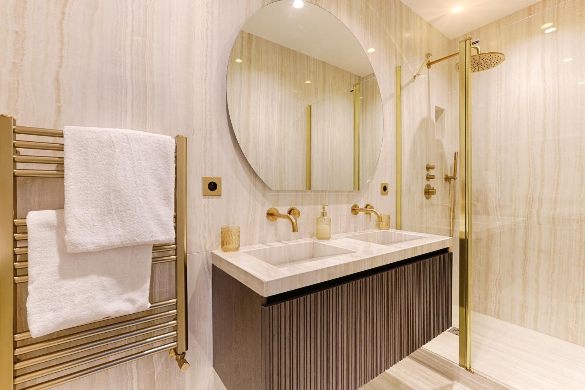 Apartment Elegant Luxury For 6 On Champs-elysees Paris