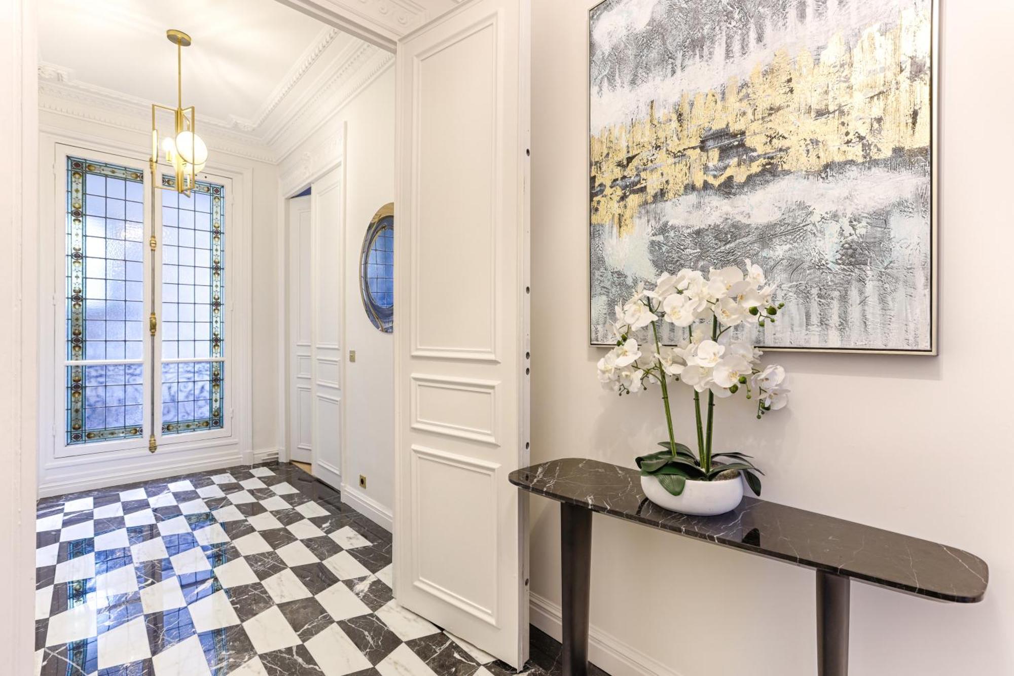 Apartment Elegant Luxury For 6 On Champs-elysees Paris