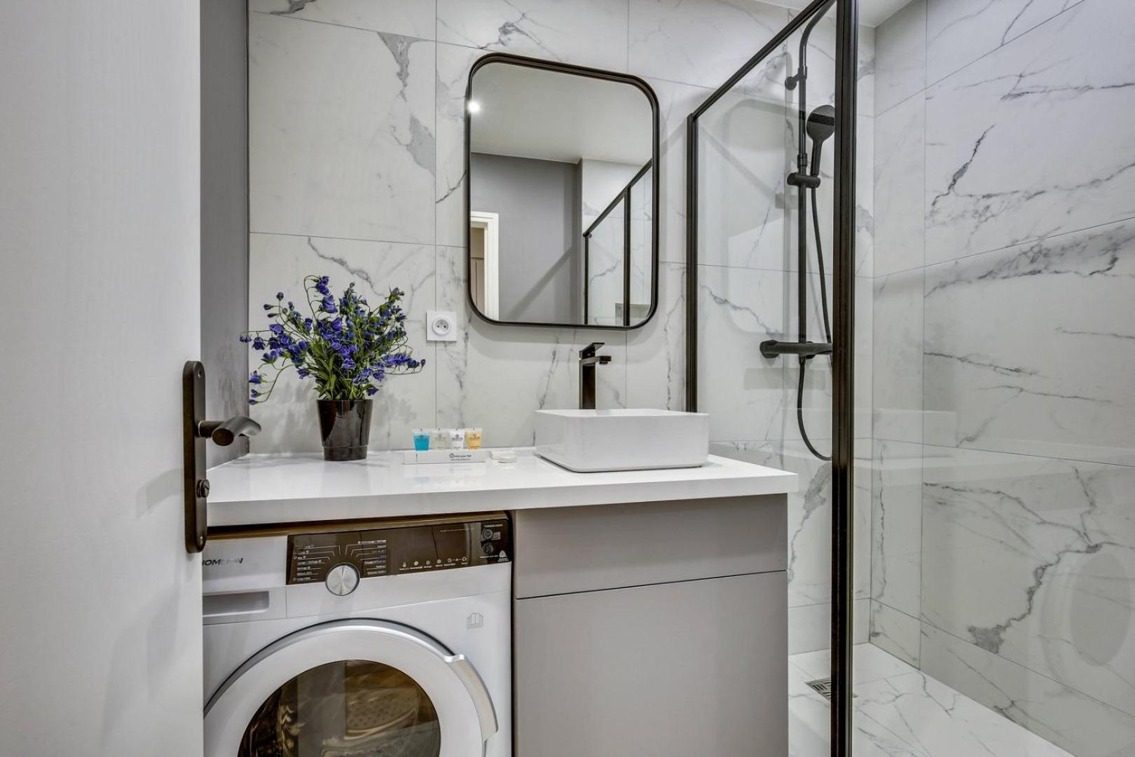 223 Rothschild - Superb In Apartment