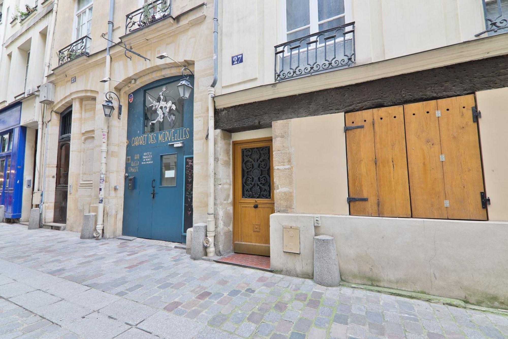 Quartier Saint-michel Notre-dame 4 Free Netflix * Paris