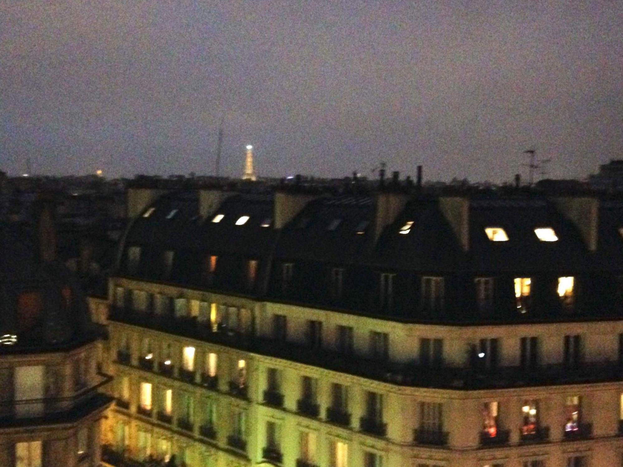 Amazing Eiffel Views At Cool Area Apartment