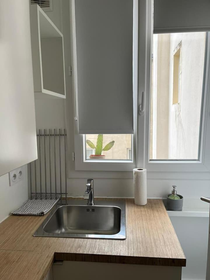 Canal St Martin Charmant Studio Tout Equipe Lancry Ac Apartment *