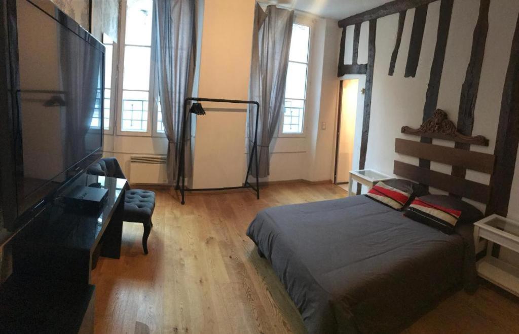 Center Saintgermainsdespres Apartment *