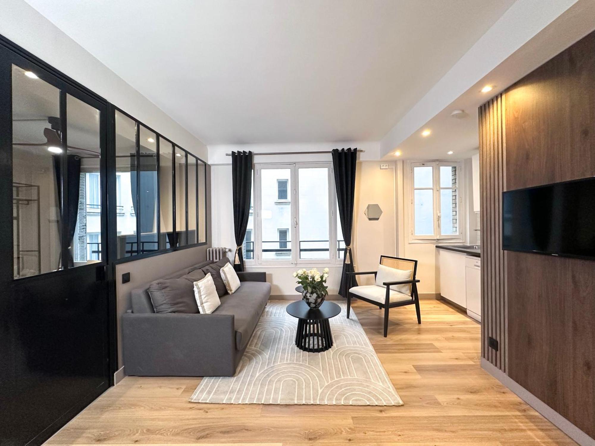 Beautiful Loft In Champs-elysees Apartment *