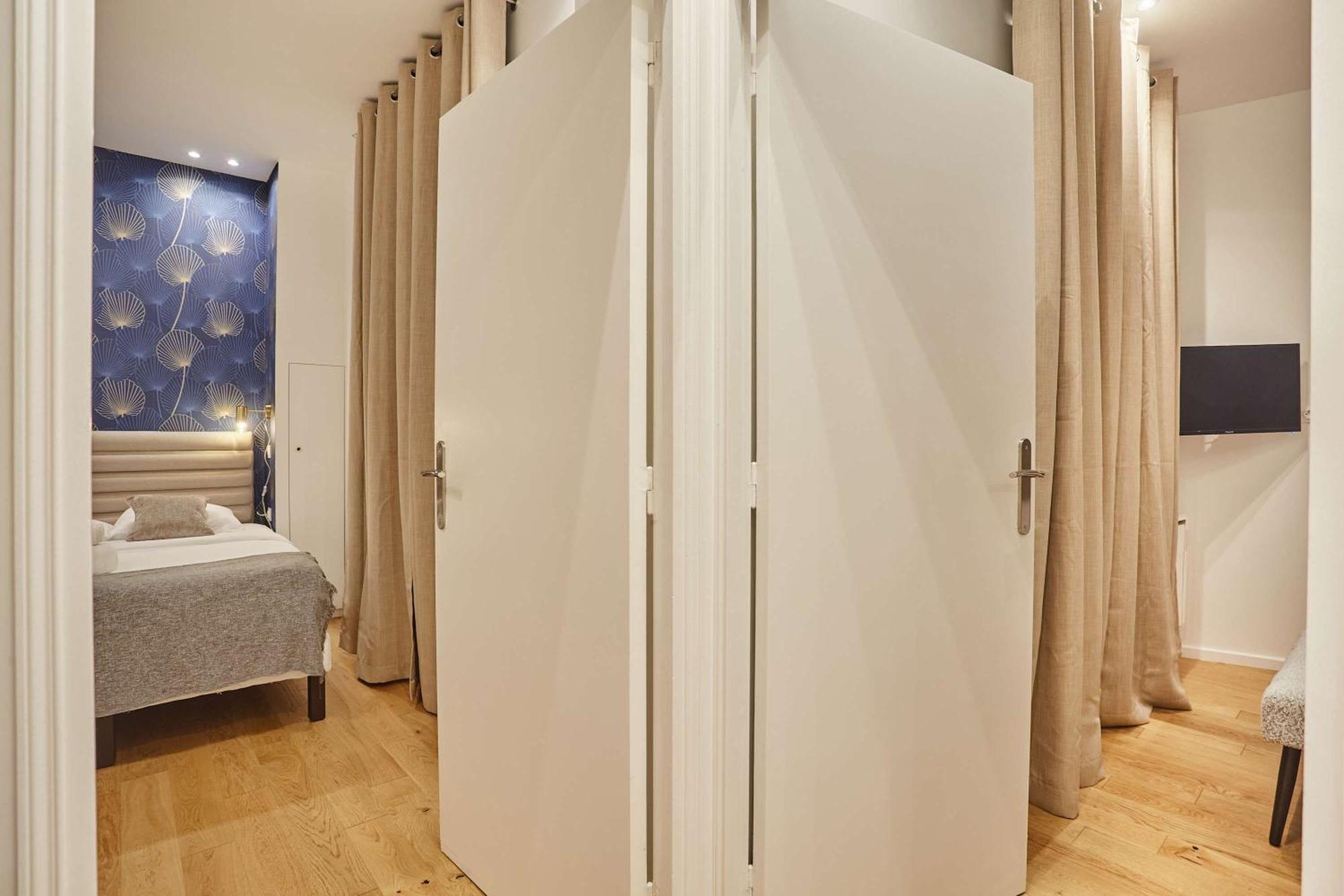 New 2 Bedrooms Center Of By Prestige Apartment Paris