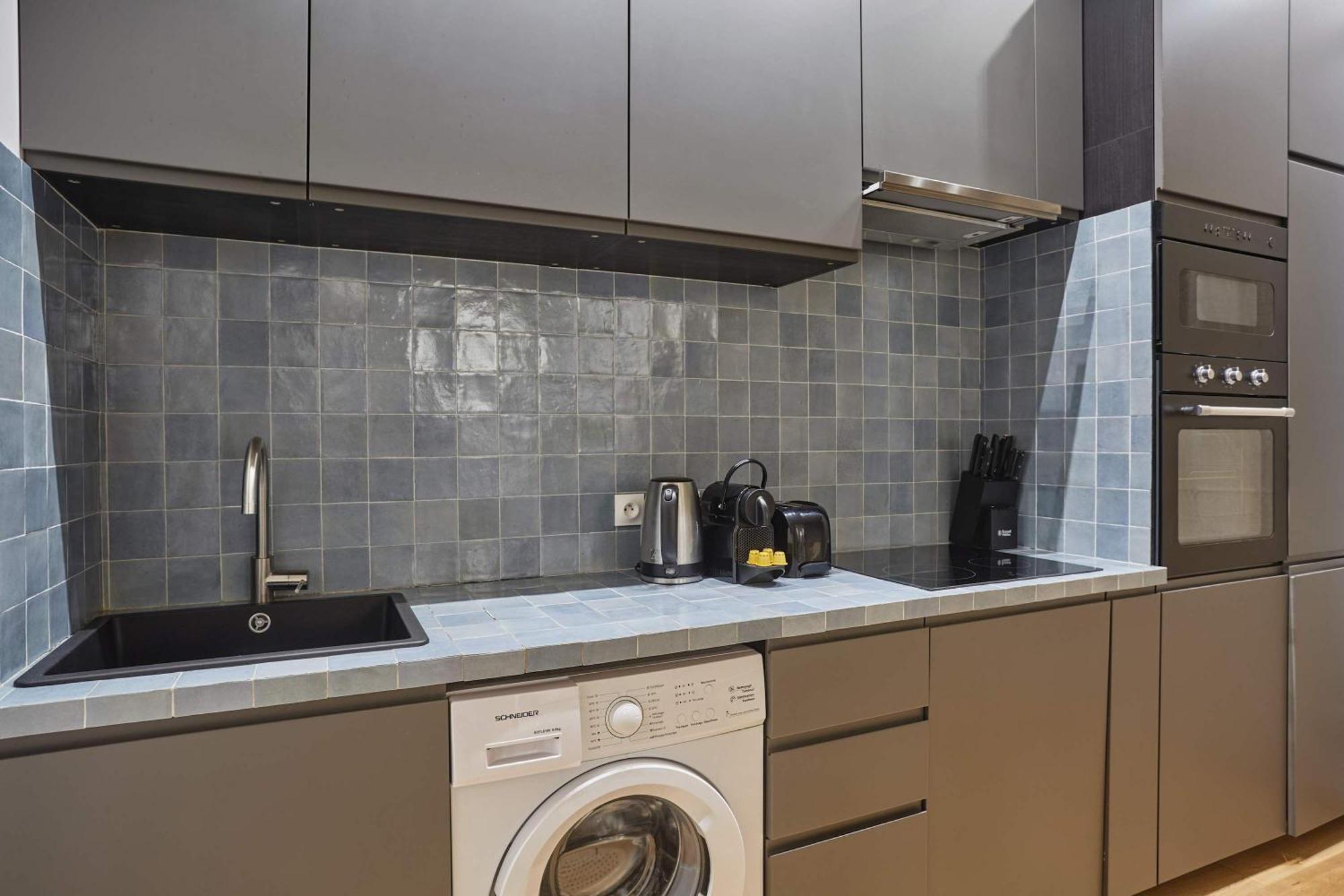 New 2 Bedrooms Center Of By Prestige * Paris