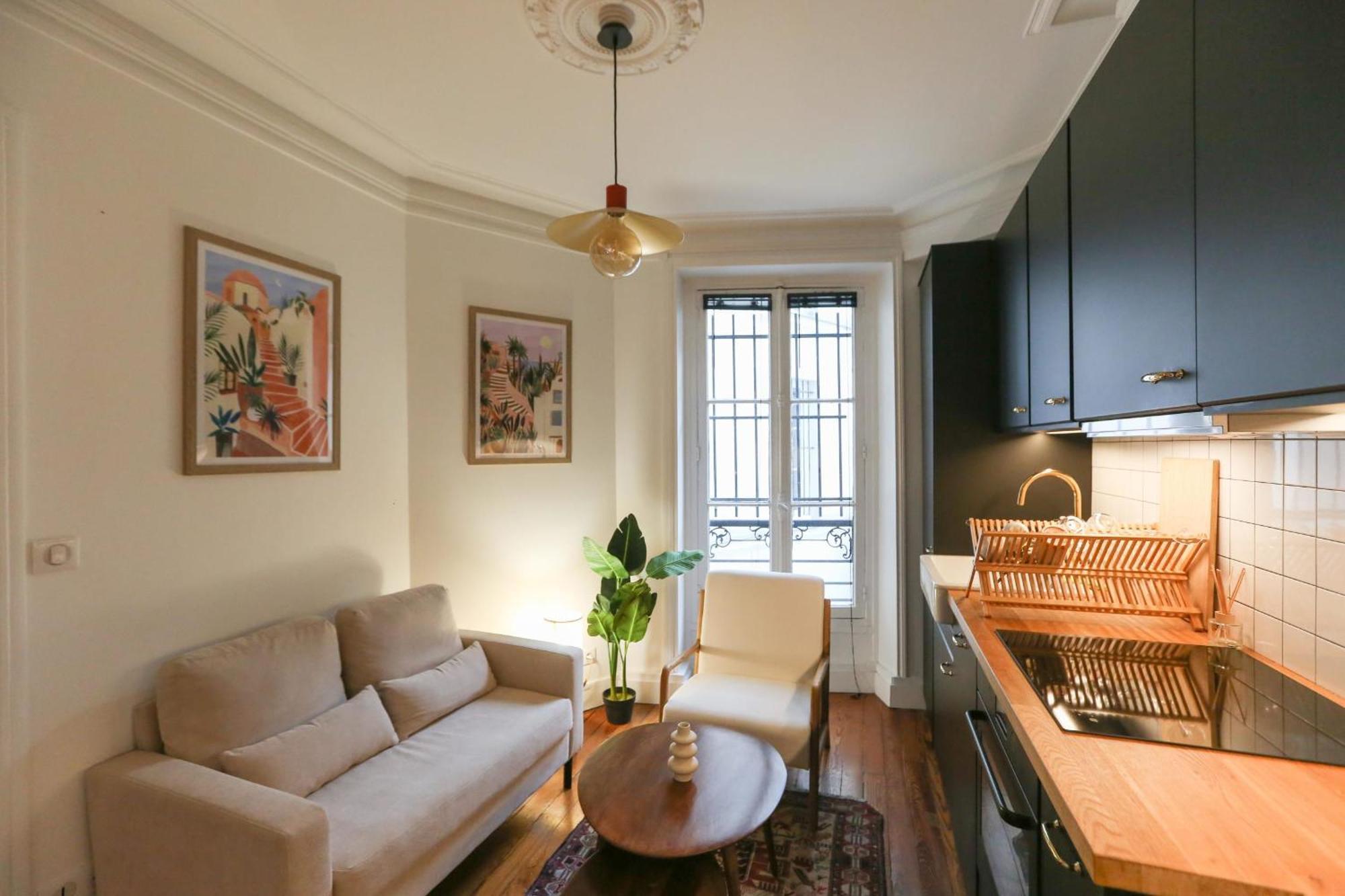 Splendid T2 Near Menilmontant Paris