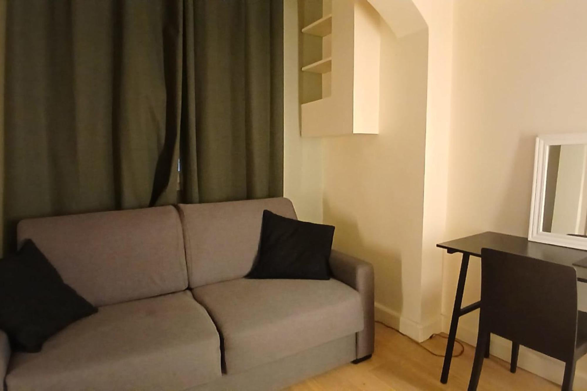 Apartment Beautiful T3 With Balcony - Near Parc Monceau Paris