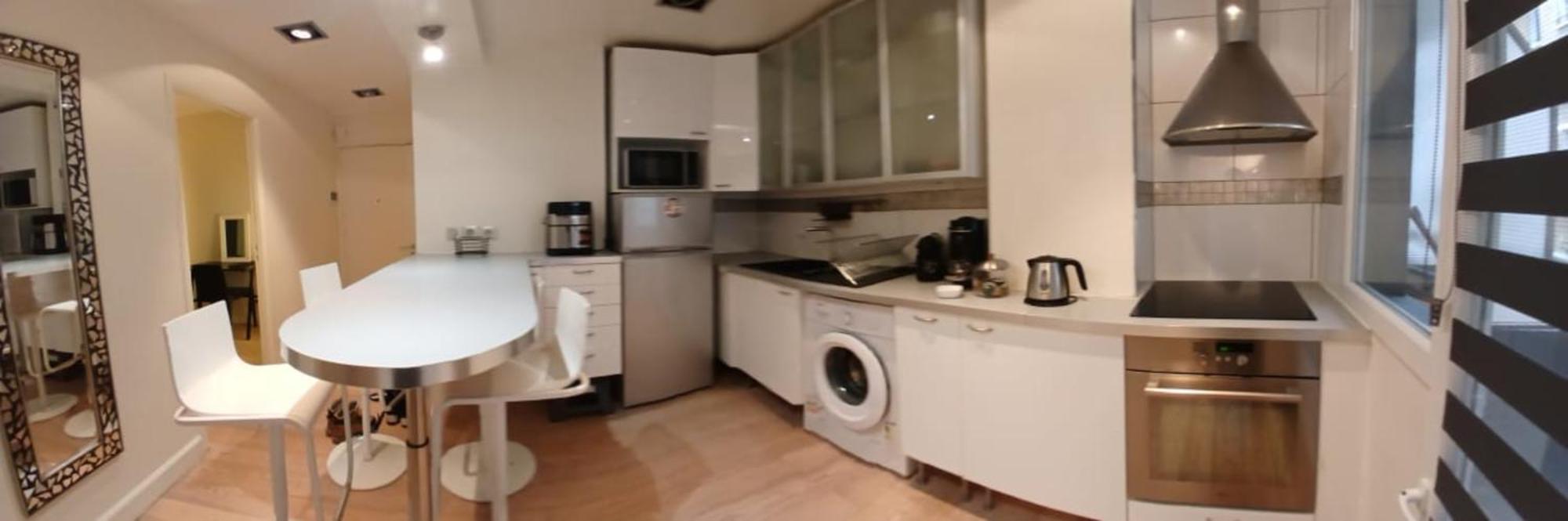 Beautiful T3 With Balcony - Near Parc Monceau