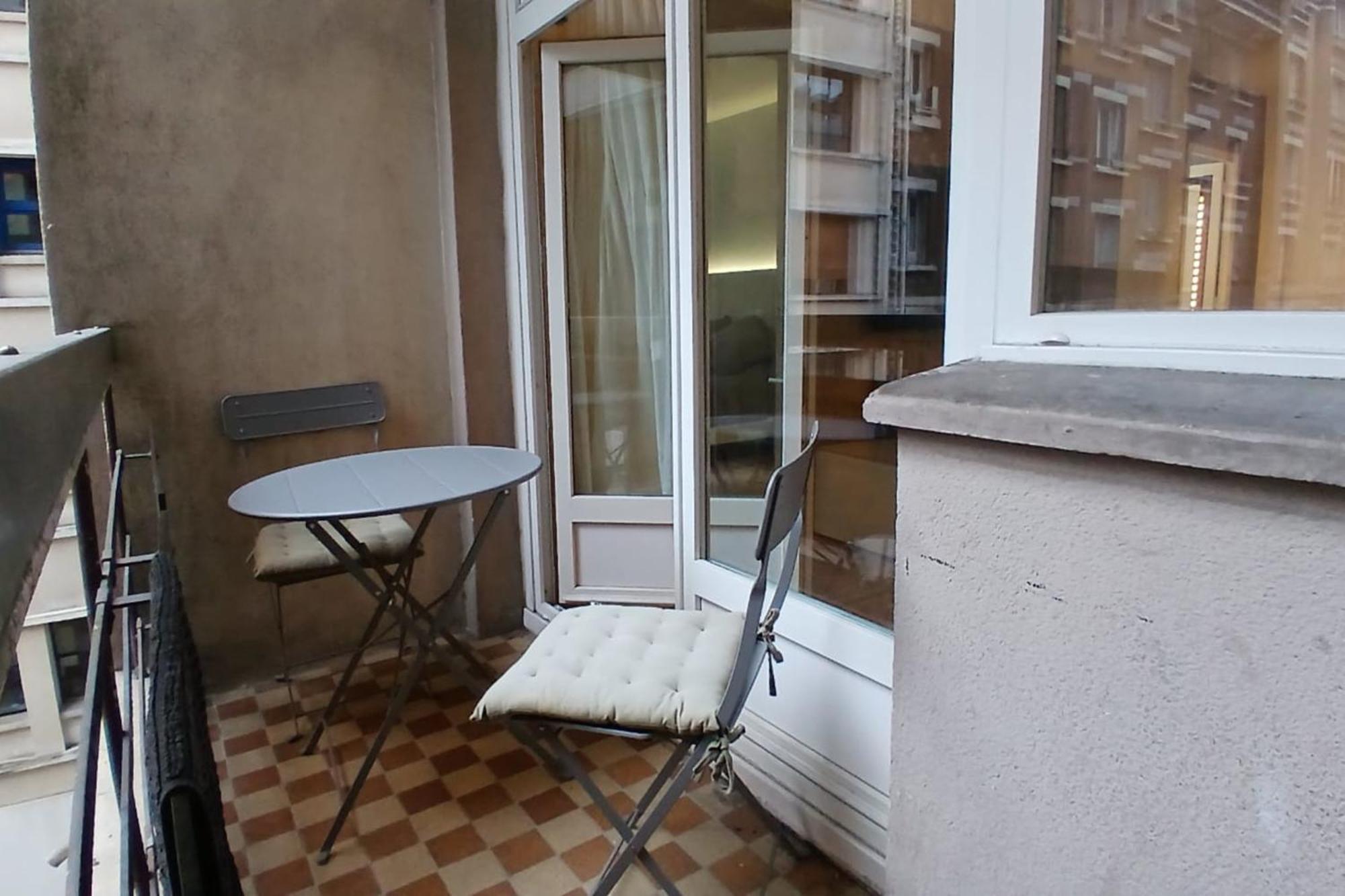 Apartment Beautiful T3 With Balcony - Near Parc Monceau *