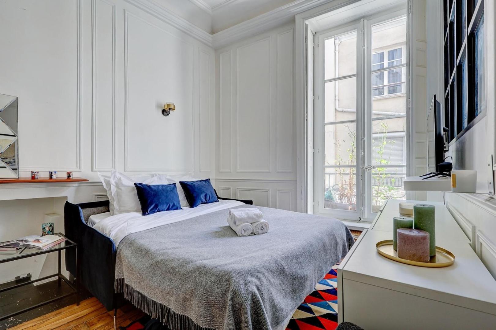 Bnbnook - Parisian Charm: 1br In Le Marais *
