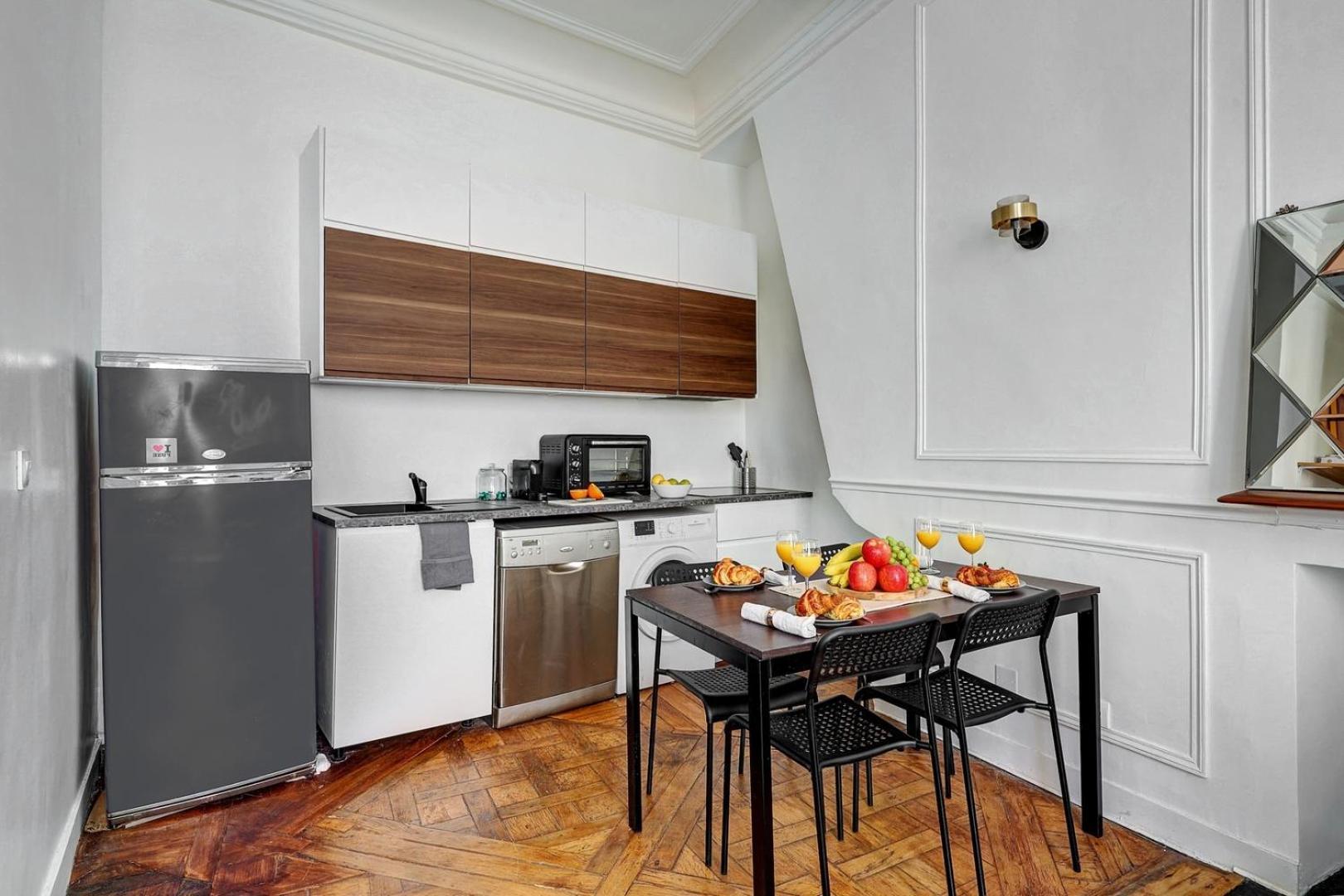 Bnbnook - Parisian Charm: 1br In Le Marais