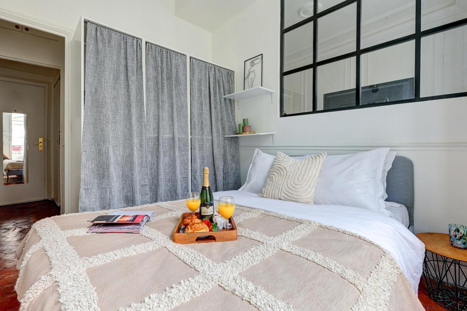 Bnbnook - Parisian Charm: 1br In Le Marais Apartment *