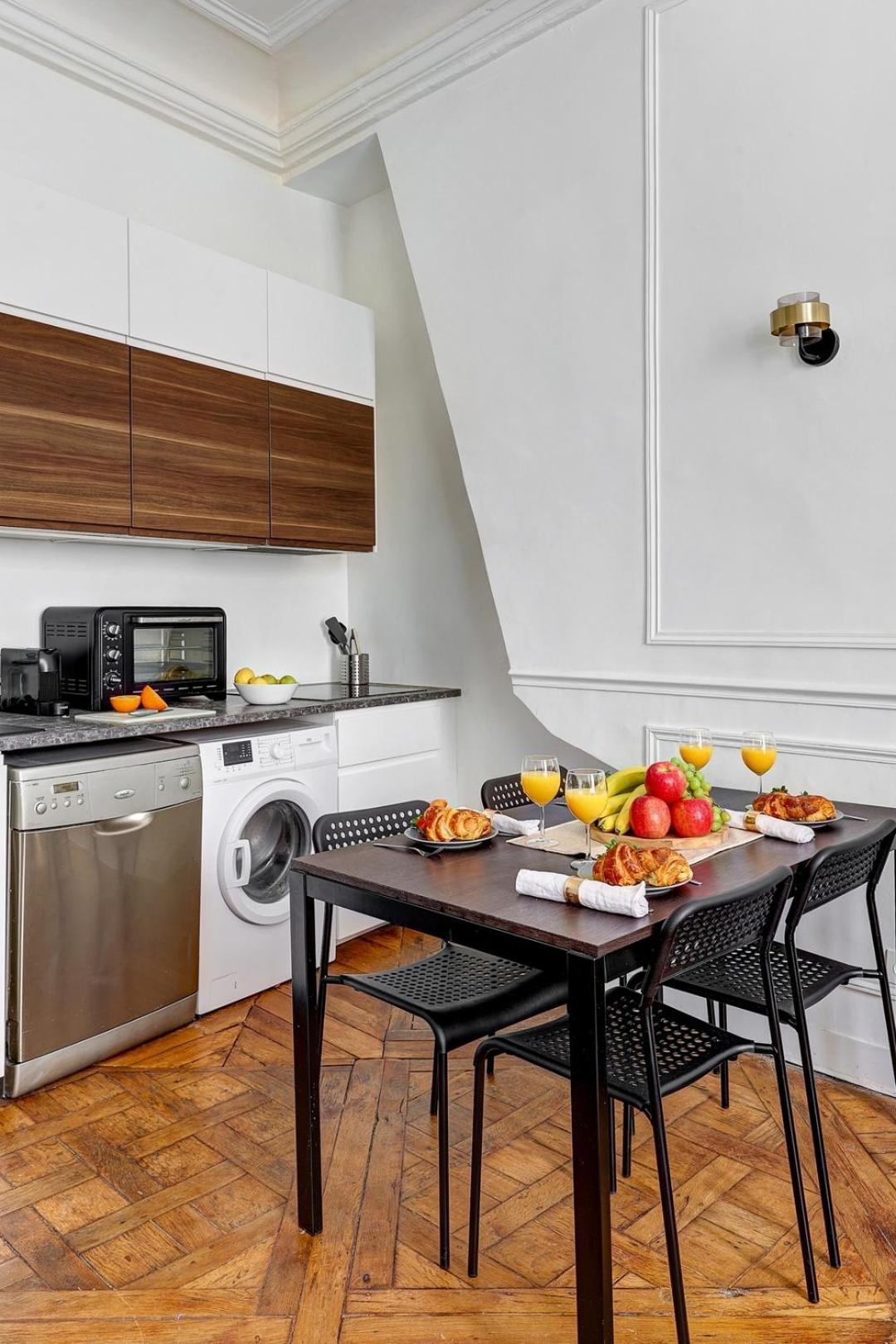 Bnbnook - Parisian Charm: 1br In Le Marais Apartment Paris