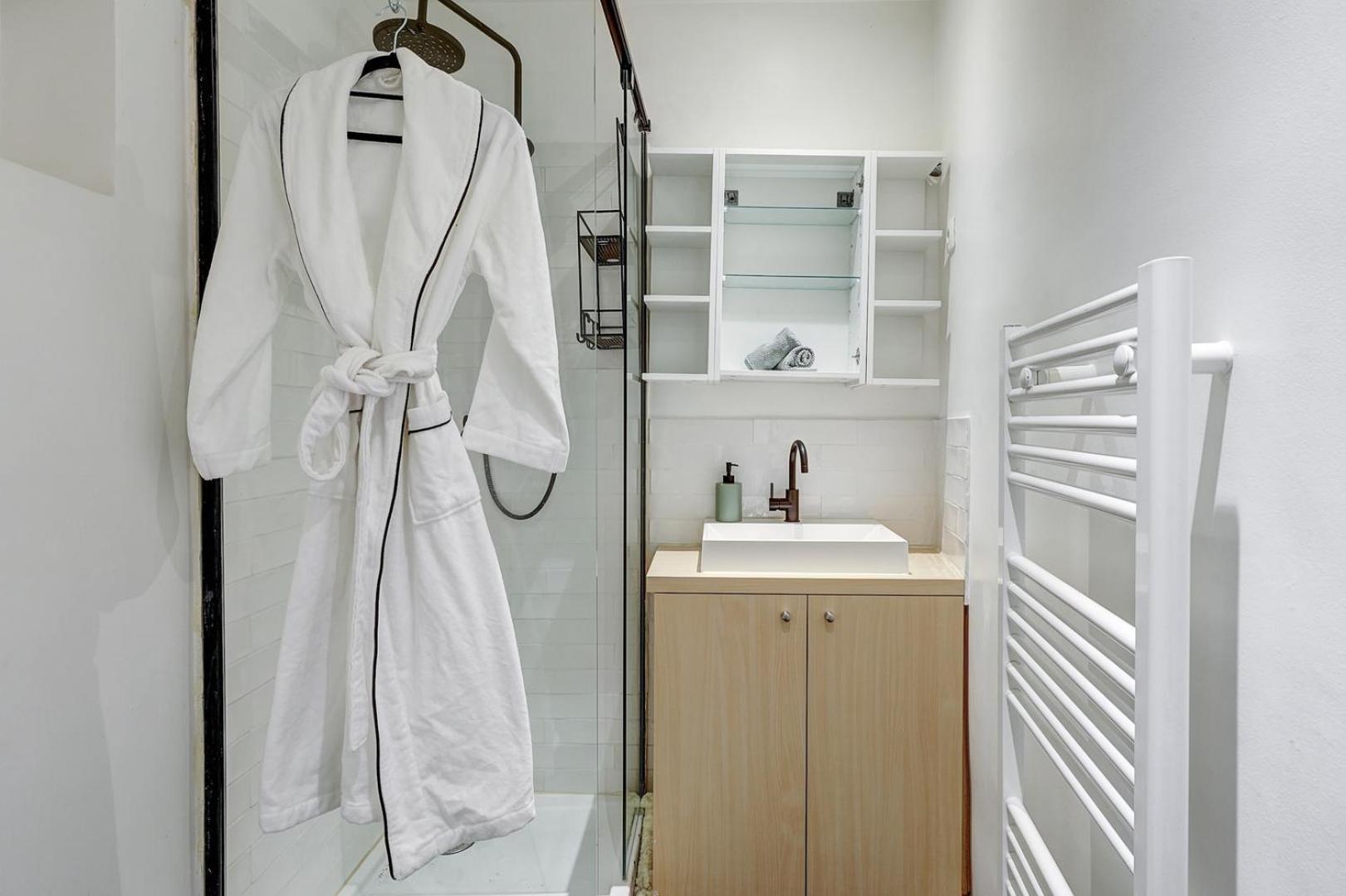 Bnbnook - Parisian Charm: 1br In Le Marais * Paris